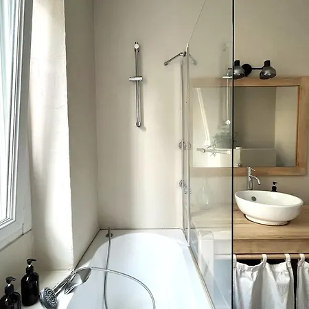 Апартаменты Lovely Haussmannian Flat In Montparnasse Париж